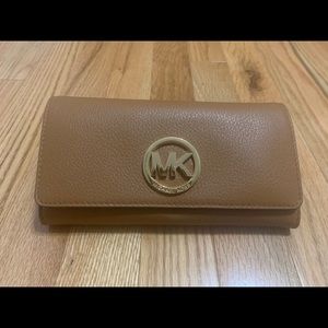 Michael Kors Fulton Carryall Leather Wallet